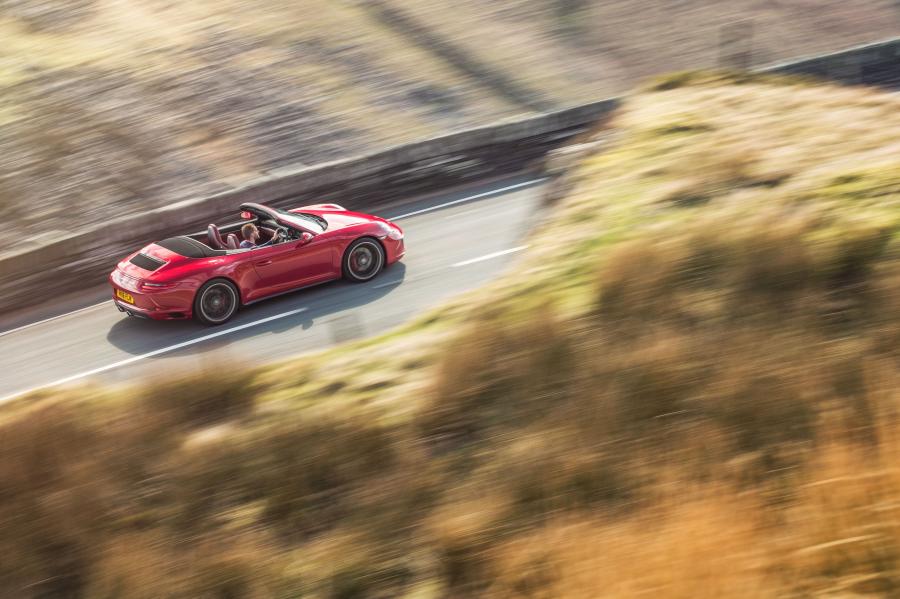  Porsche 911 Carrera 4S Cabriolet 2016 года  (UK) (фото 2 из 30)